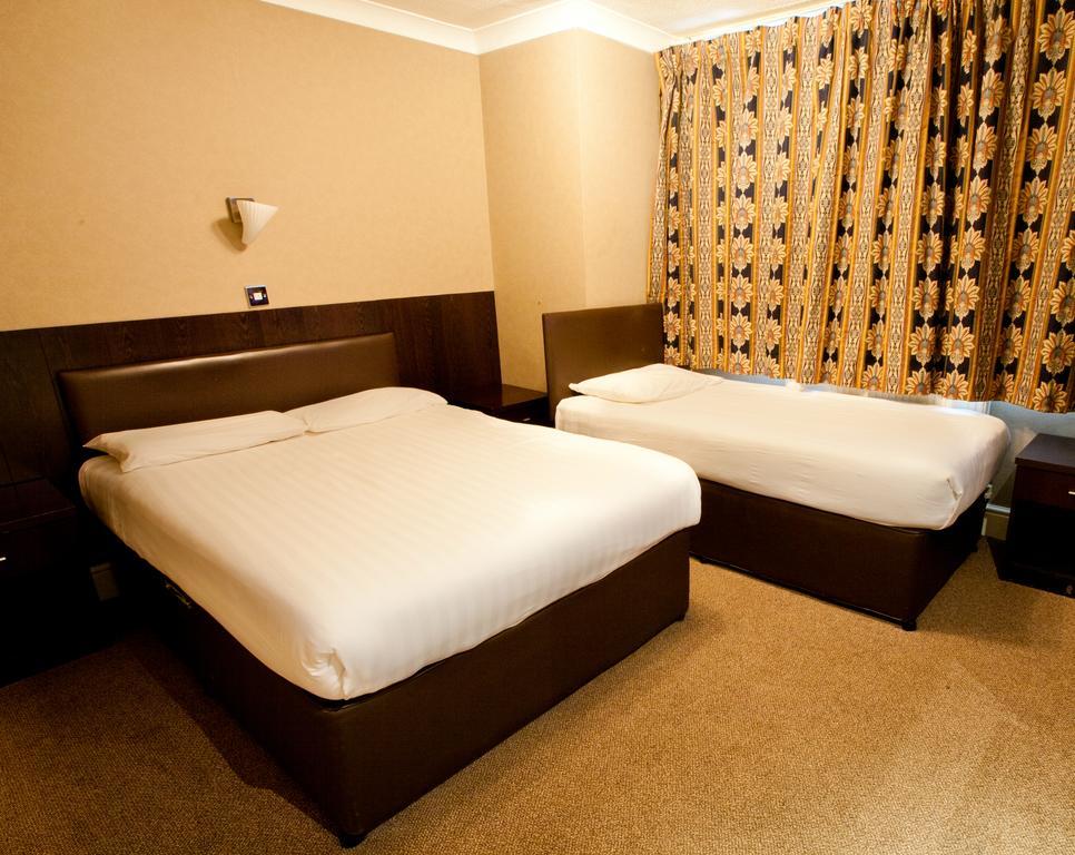 אילפורד Rossmore Hotel מראה חיצוני תמונה