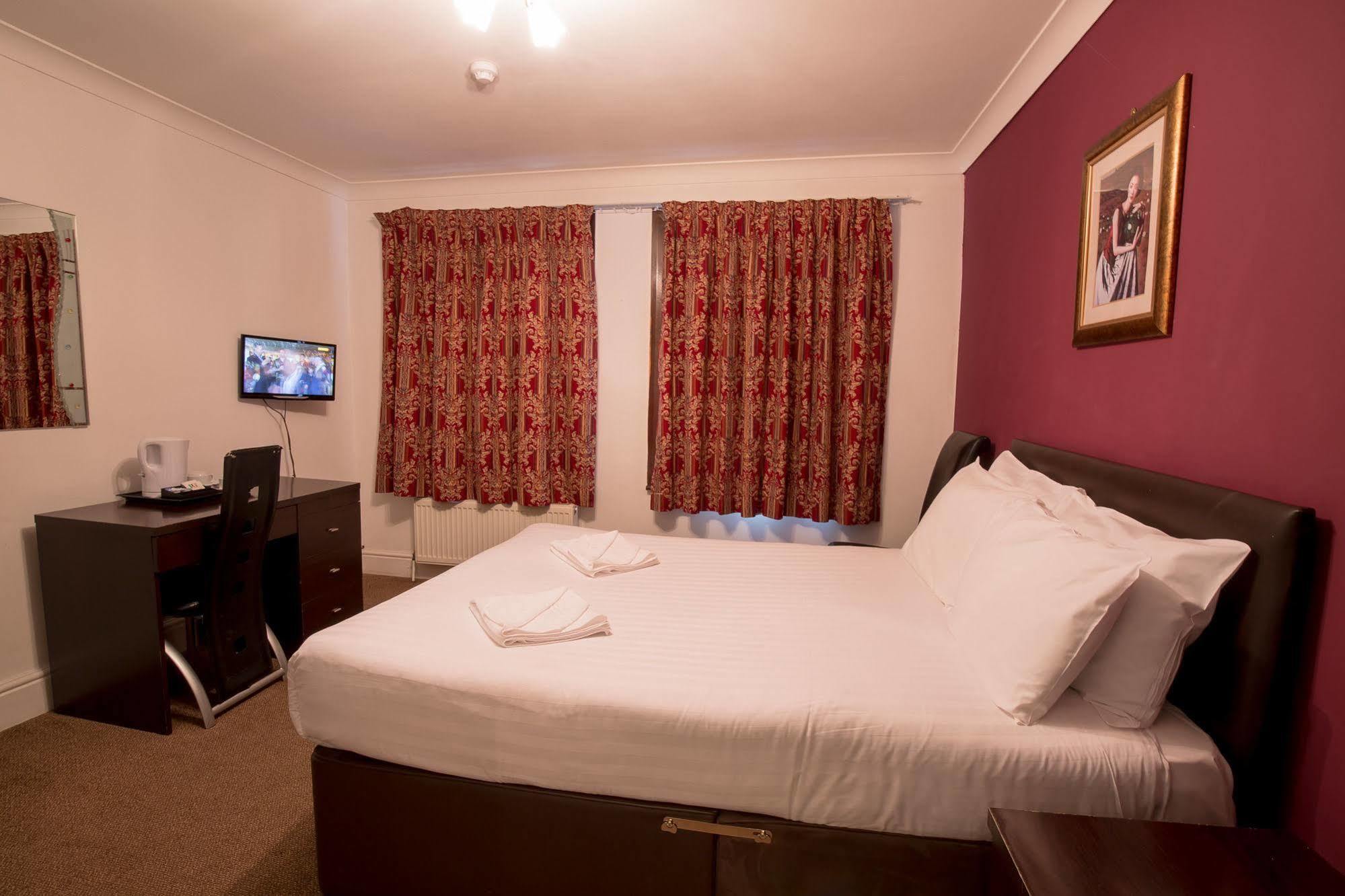 אילפורד Rossmore Hotel מראה חיצוני תמונה