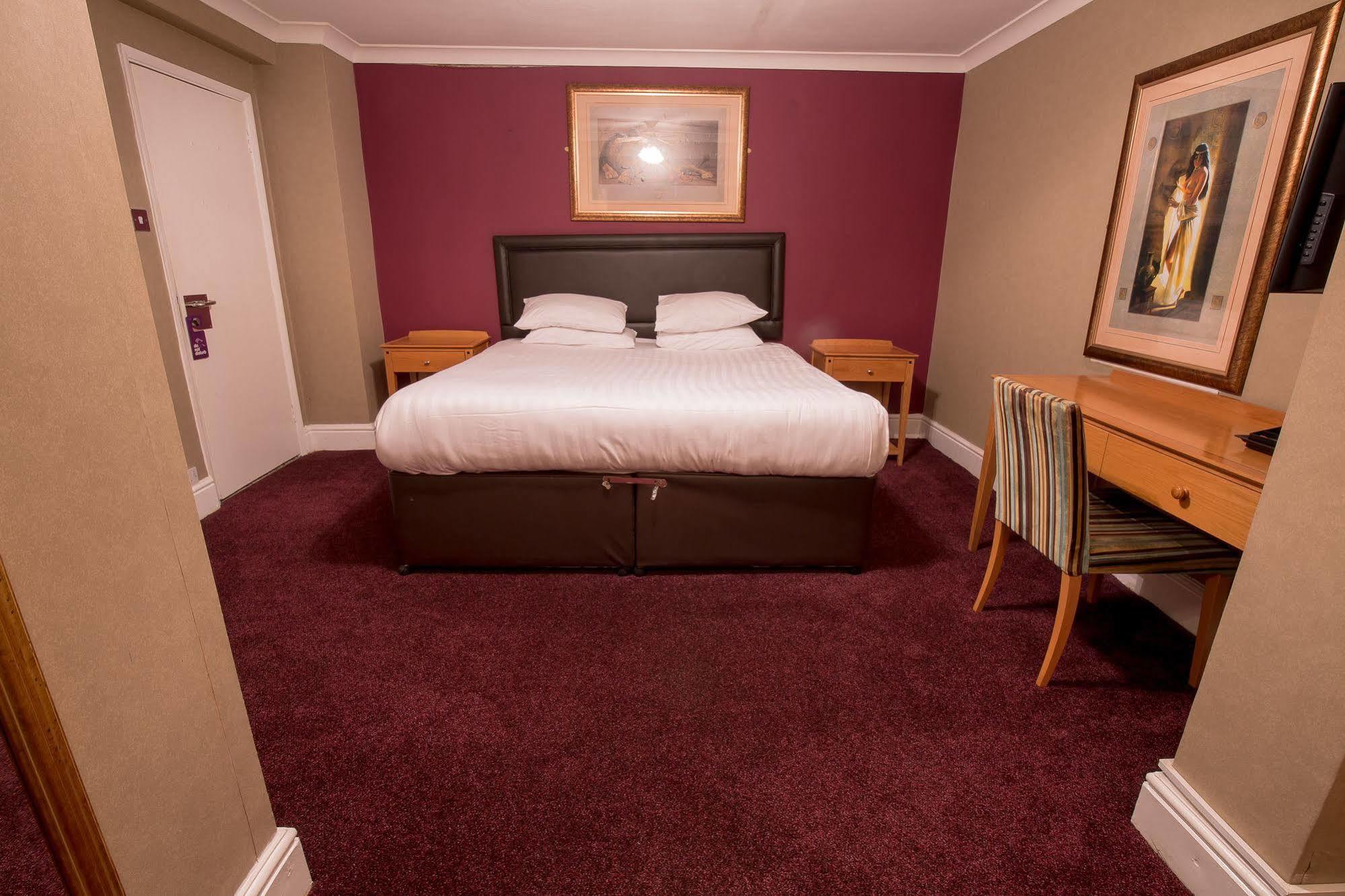 אילפורד Rossmore Hotel מראה חיצוני תמונה