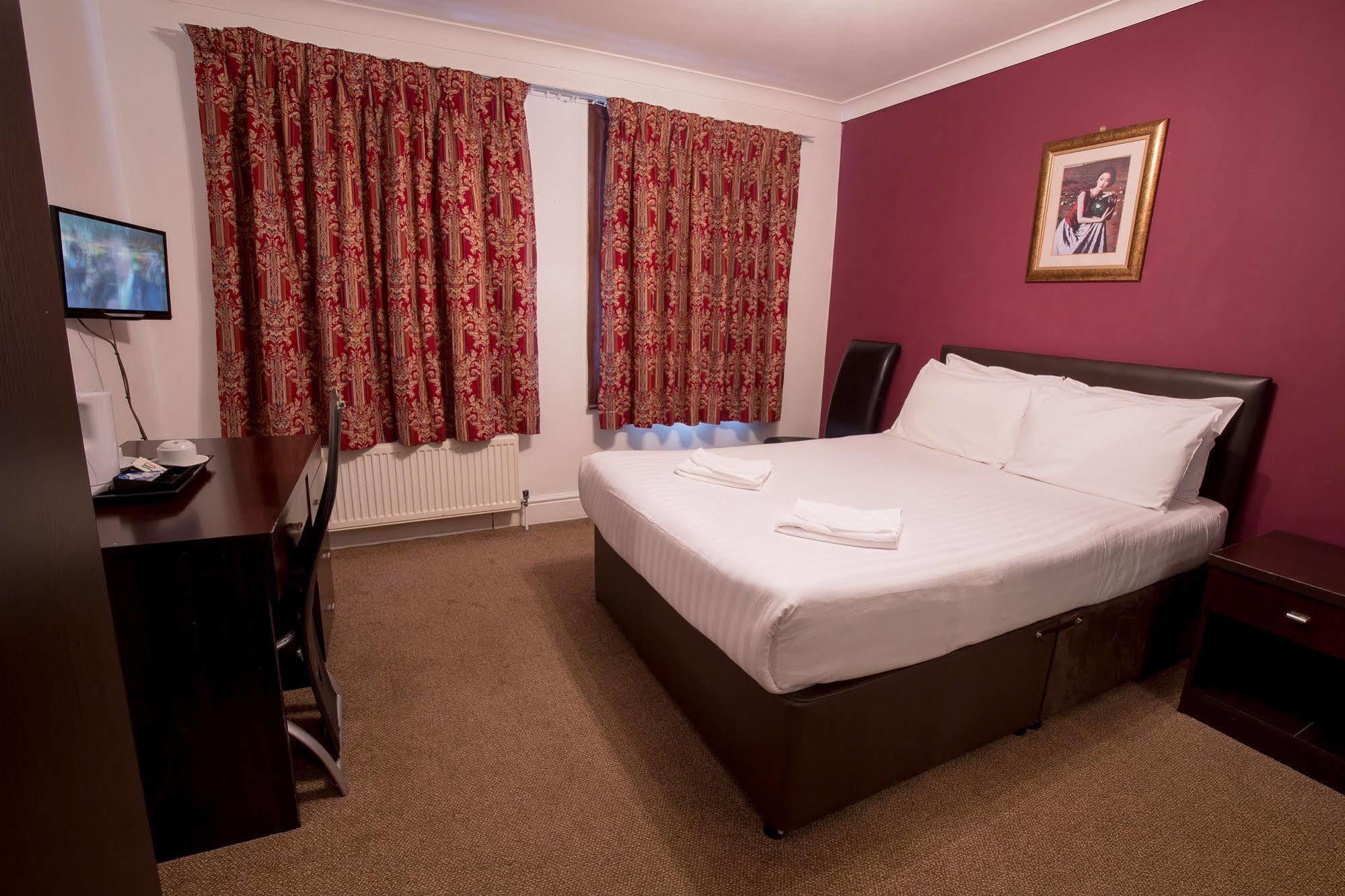 אילפורד Rossmore Hotel מראה חיצוני תמונה