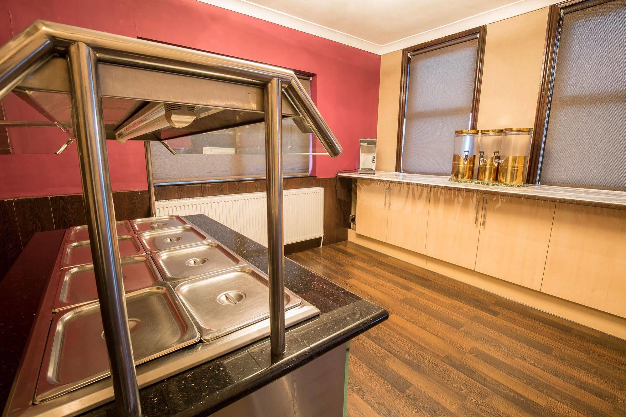 אילפורד Rossmore Hotel מראה חיצוני תמונה
